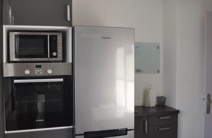 VENTE GRENOBLE RUE GENERAL FERRIE : APPARTEMENT T3 AVEC CAVE — photo 5