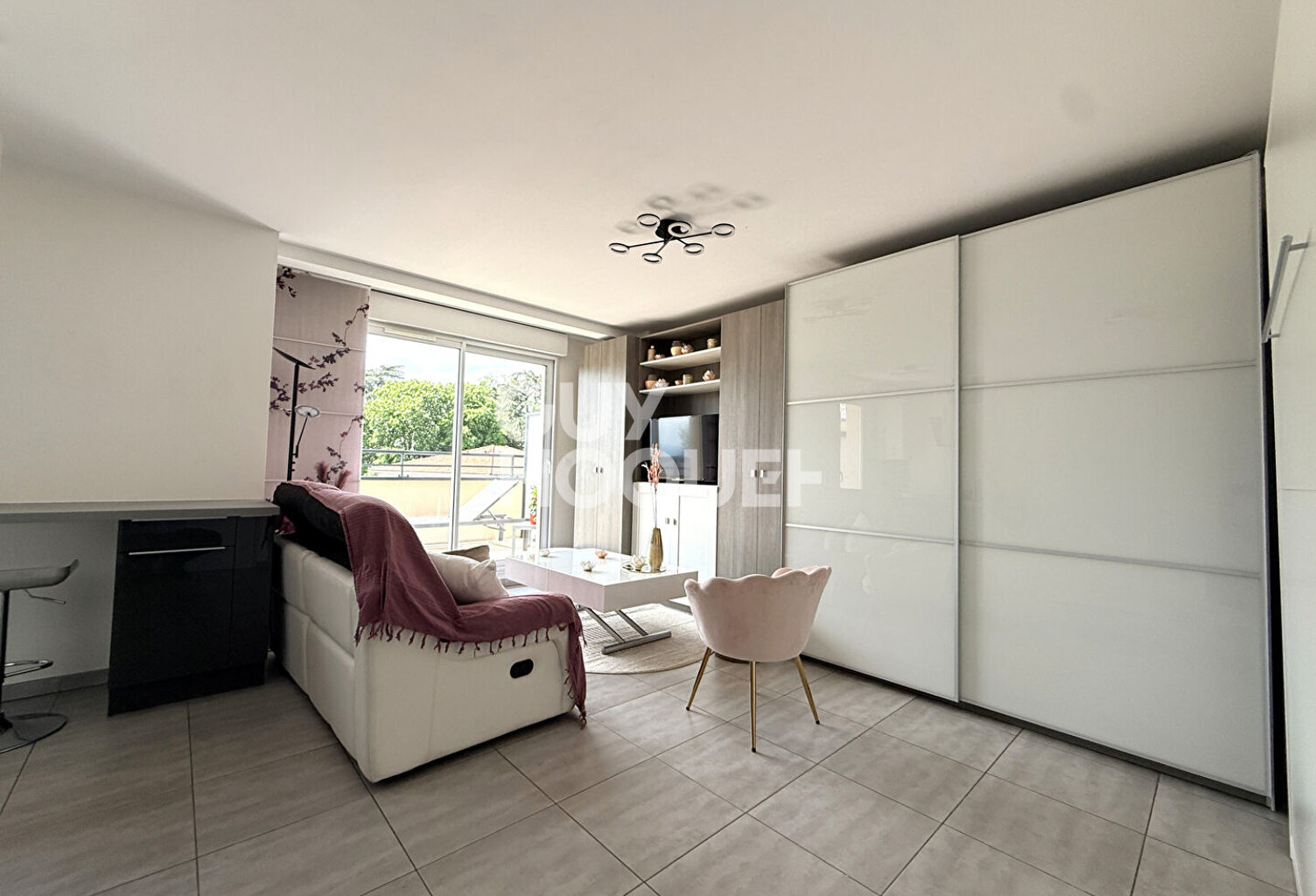 RARE :  Studio de 29m² avec terrasse, garage, place privative — photo 1