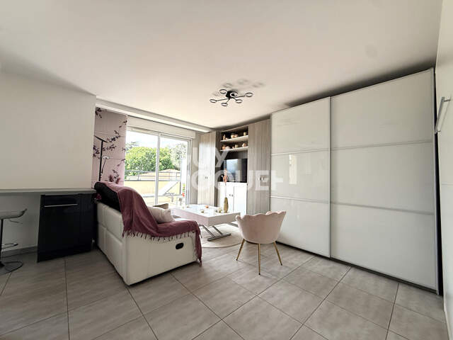 RARE :  Studio de 29m² avec terrasse, garage, place privative — photo du bien