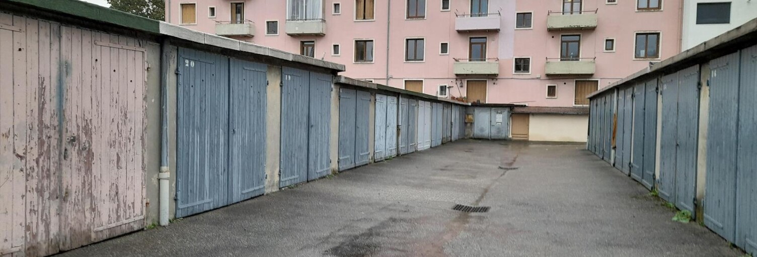 Garage   m² à louer à Chambéry (73000)