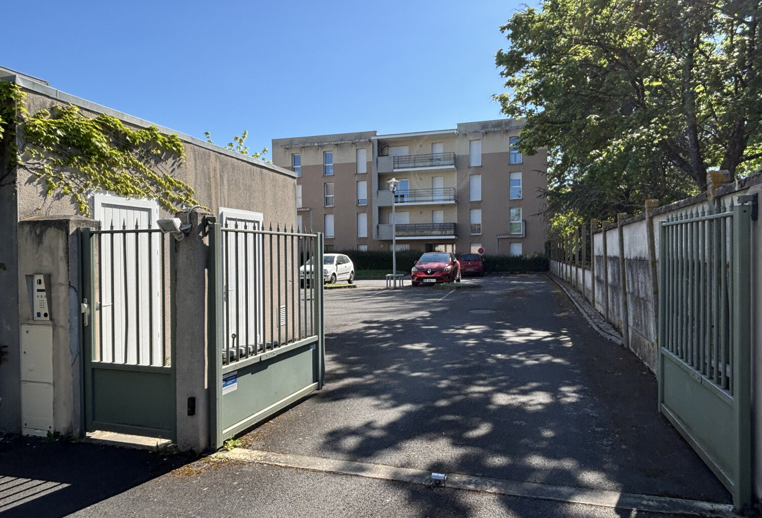 T3 70 m2 RDC avec jardin + terrasse + parking   Résidence ré — photo 1