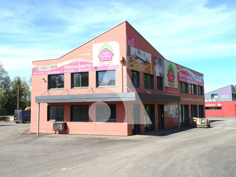 Bâtiment commercial à Juillan 434.33 m² — photo 1