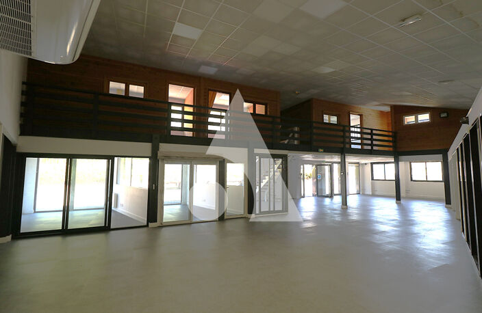 Bâtiment commercial à Juillan 434.33 m² — photo 2