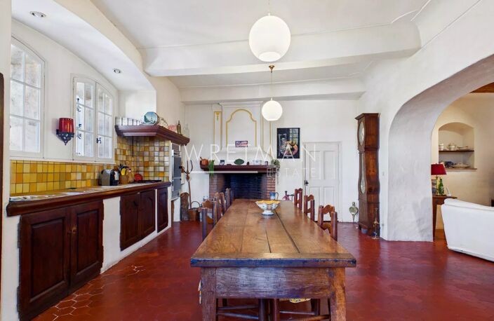Maison de caractère aux volumes rares avec terrasse - Roquebrune — photo 3