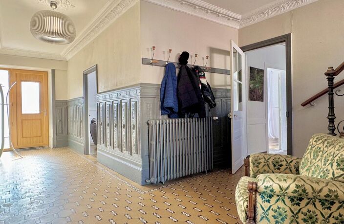 Maison bourgeoise en centre bourg avec dépendances. — photo 2