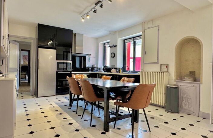 Maison bourgeoise en centre bourg avec dépendances. — photo 3