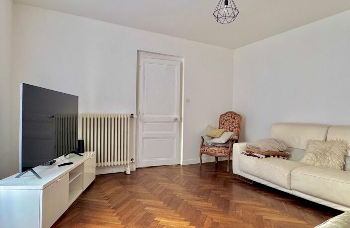 Maison bourgeoise en centre bourg avec dépendances. — photo 4