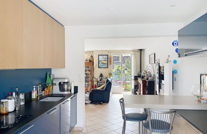 4 chambres / Pièce de vie de près de 50 m2 / sous-sol total ! — photo 2