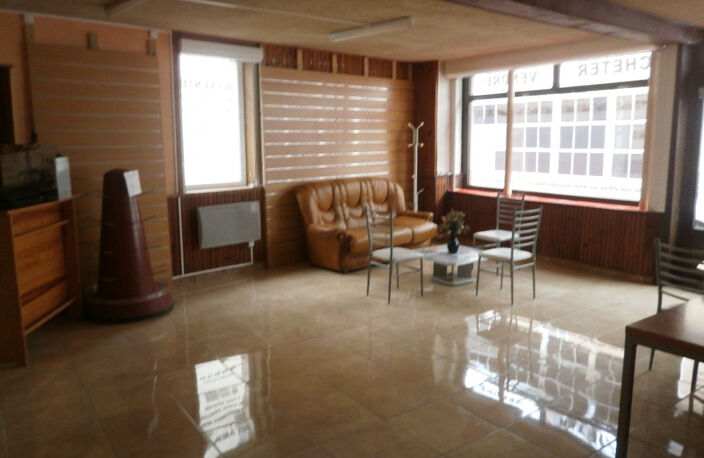 MURS LIBRE BOUTIQUE+ APPT 3 PIECES + GRANDE  CAVE — photo 3