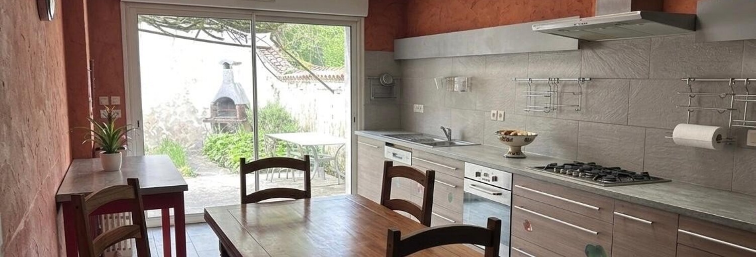 Maison 8 Pièces 203 m² à vendre à Saint-Jean-d'Angély (17400)