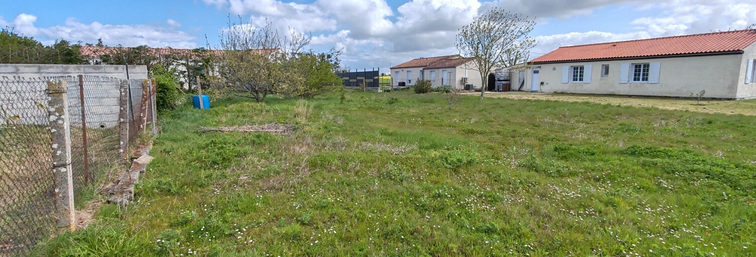 Terrain  732 m² à vendre à Beaugeay (17620)