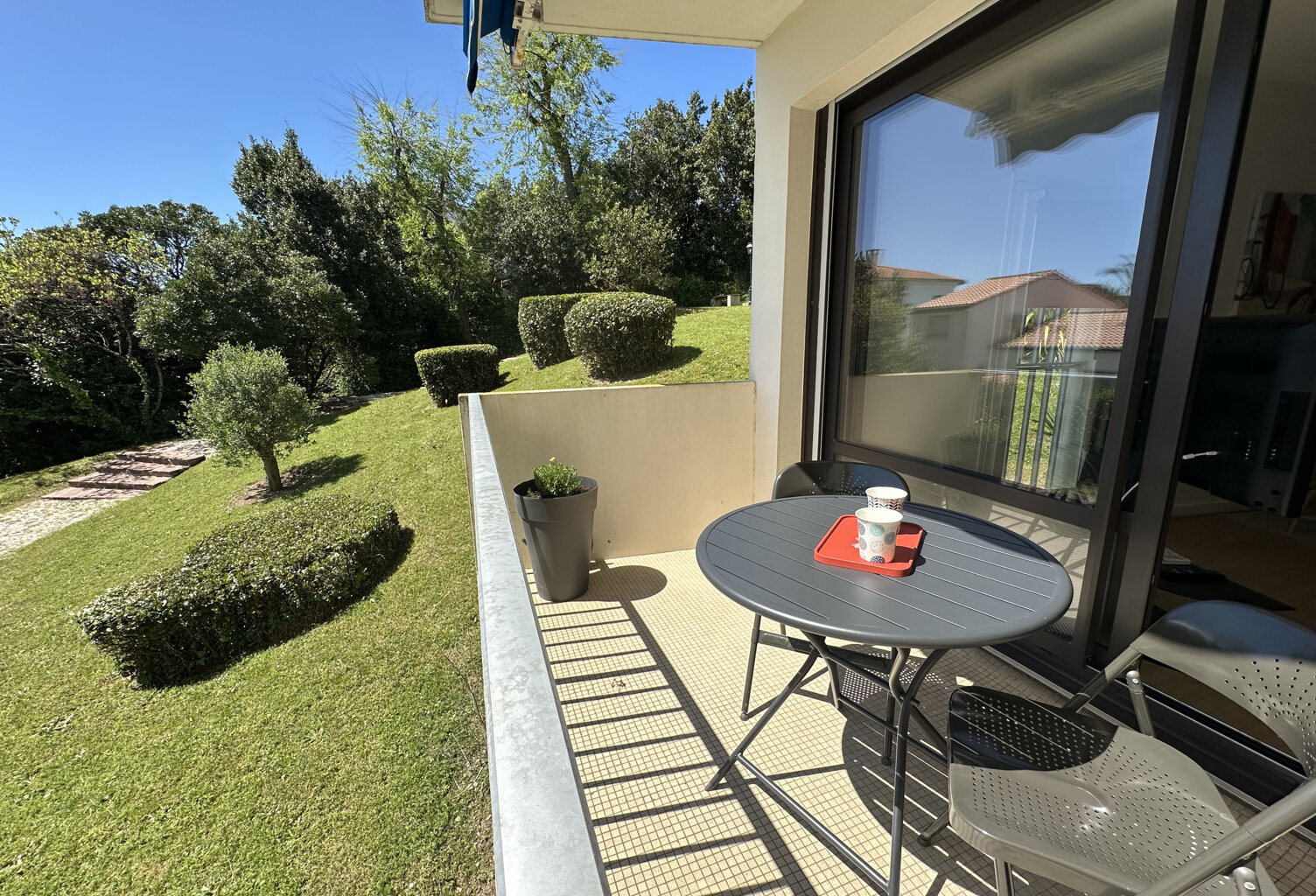 Location saisonnière ROYAN PONTAILLAC  proche plage -  2 PIÈCES DE 53 M2  AVEC TERRASSE & PARKING — photo 1