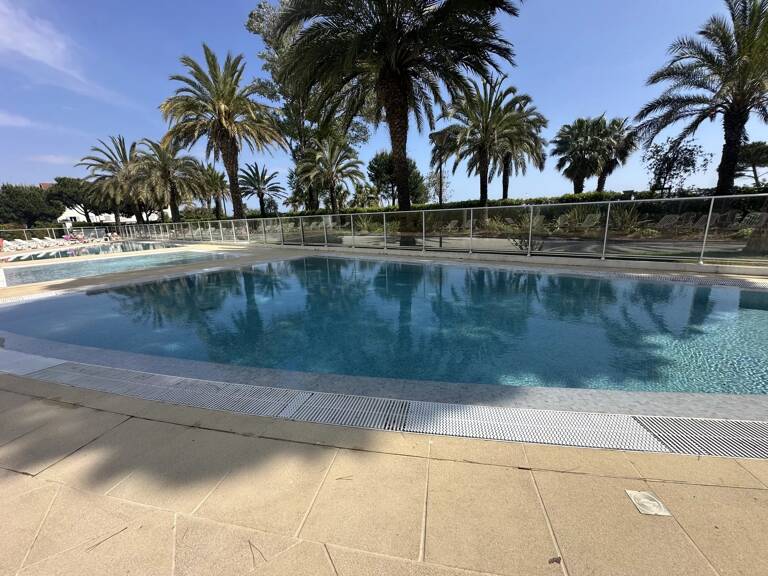 CANNES - 2 Pièces — photo 1