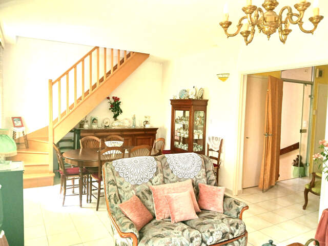 LA GARDE - Maison 6 pièces avec double garage et dépendances — photo du bien