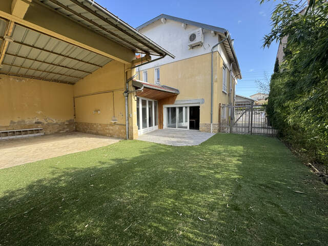 Spacieuse maison familiale 5 chambres avec terrasse   Proche — photo du bien
