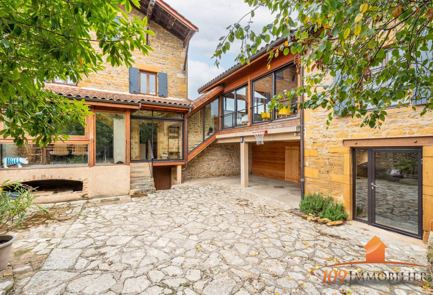 MAISON EN PIERRES DOREES — photo 1