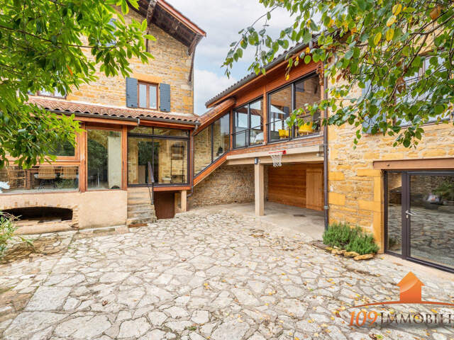MAISON EN PIERRES DOREES — photo du bien