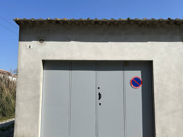 Garage d' environ 19 m2 avec place de parking privée en plei — photo 1