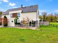 Située à Kembs (68680), cette maison, semi-mitoyenne de 125 m2, 6 pièces, 4 chambres, sur 437 m2 de terrain clôturé, belle terrasse et jardin avec vue dégagée. — photo 2