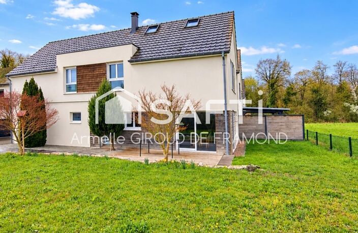 Située à Kembs (68680), cette maison, semi-mitoyenne de 125 m2, 6 pièces, 4 chambres, sur 437 m2 de terrain clôturé, belle terrasse et jardin avec vue dégagée. — photo 2