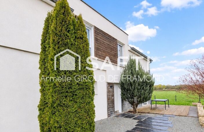 Située à Kembs (68680), cette maison, semi-mitoyenne de 125 m2, 6 pièces, 4 chambres, sur 437 m2 de terrain clôturé, belle terrasse et jardin avec vue dégagée. — photo 3
