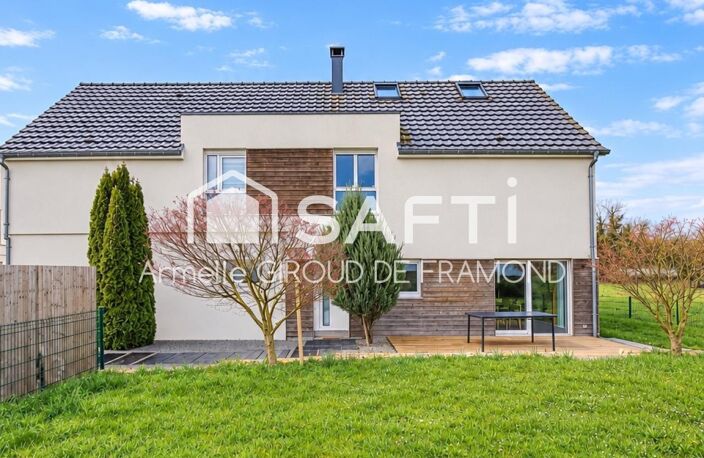 Située à Kembs (68680), cette maison, semi-mitoyenne de 125 m2, 6 pièces, 4 chambres, sur 437 m2 de terrain clôturé, belle terrasse et jardin avec vue dégagée. — photo 5