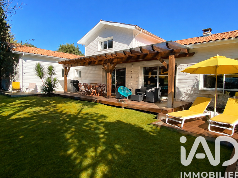 Vente Maison/villa 8 pièces — photo 1