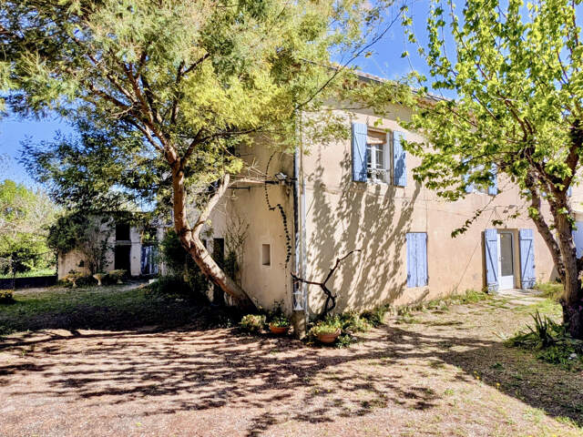 Mas de caractère à réinventer. Charme et fort potentiel à 12 minutes d'Uzès. — photo du bien