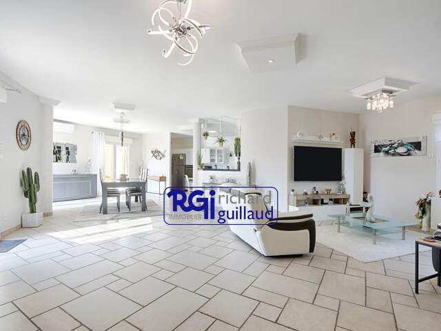 Villa de 190m² de plain-pied, en secteur campagne, au calme abso — photo du bien