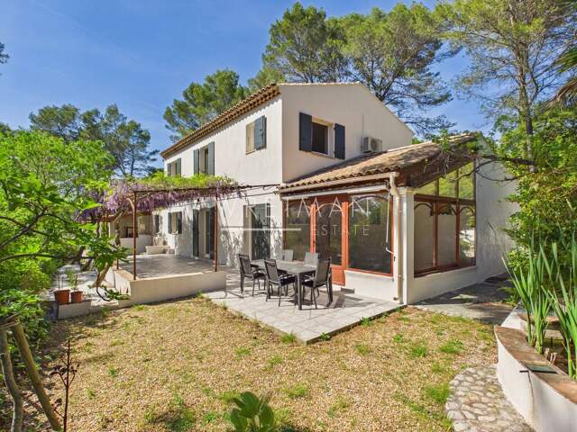 Villa rénovée avec vue dans un quartier recherché - Taradeau — photo du bien