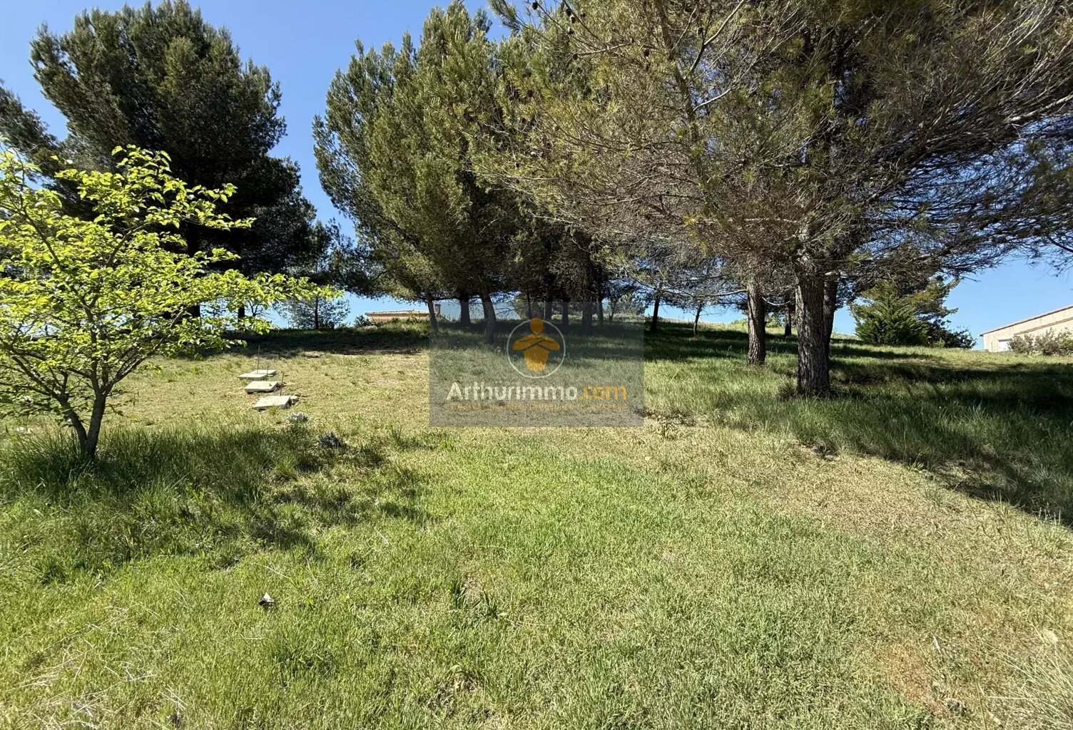 Terrain constructible de 1624 m² à Gargas — photo 1