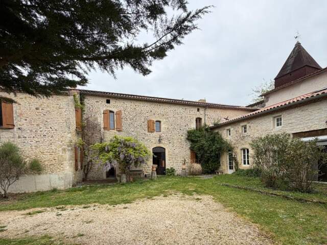 La Tâche. Propriété de 361 m² sur une parcelle de 2 ha — photo du bien
