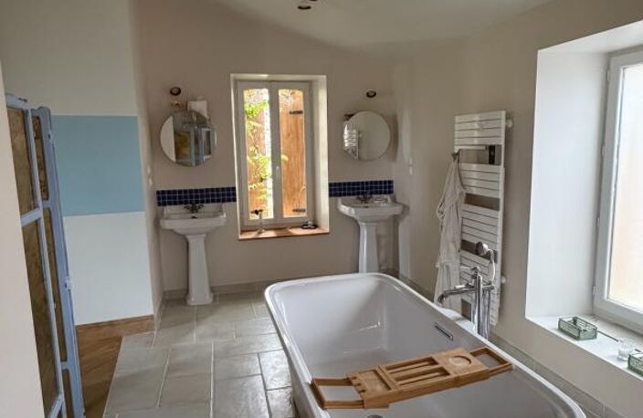 La Tâche. Propriété de 361 m² sur une parcelle de 2 ha — photo 2