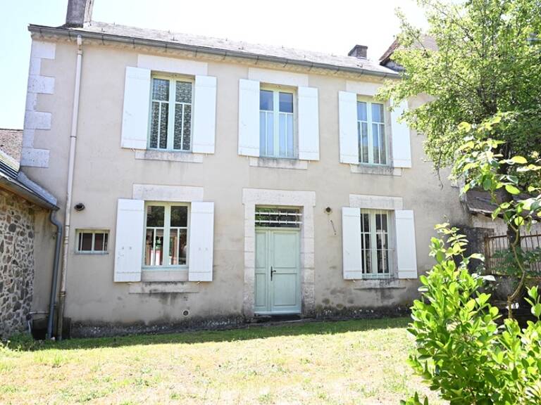 Maison en pierre avec garage située dans le village de Sarrazac — photo 1