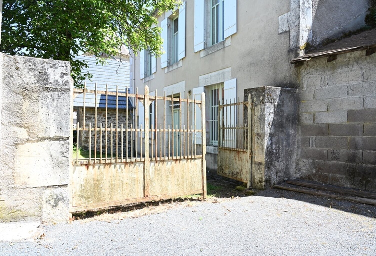 Maison en pierre avec garage située dans le village de Sarrazac — photo 1