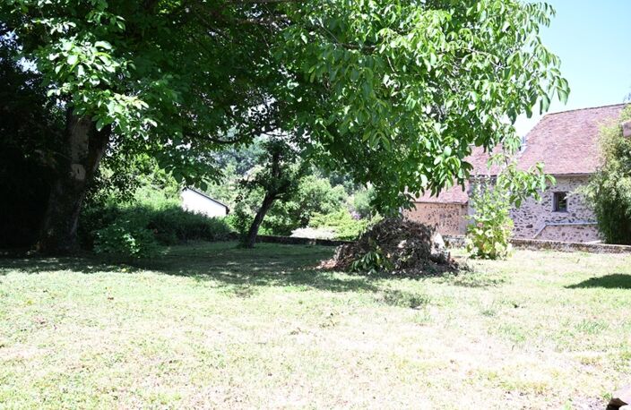 Maison en pierre avec garage située dans le village de Sarrazac — photo 4