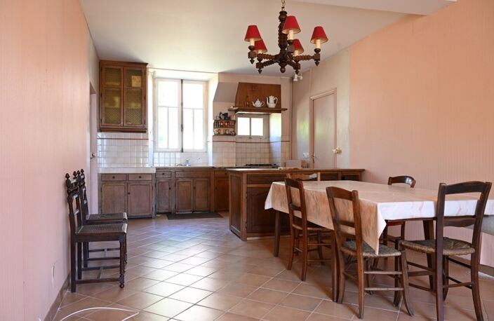 Maison en pierre avec garage située dans le village de Sarrazac — photo 5