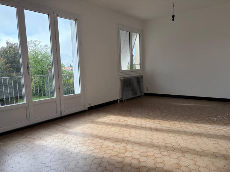 FONTENAY LE COMTE (85200) - CENTRE VILLE - APPARTEMENT DUPLEX RENOVE 3 CHAMBRES AVEC BALCON ET ANNEXES — photo 1