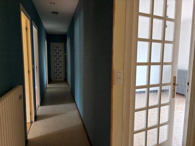FONTENAY LE COMTE (85200) - CENTRE VILLE - APPARTEMENT DUPLEX RENOVE 3 CHAMBRES AVEC BALCON ET ANNEXES — photo du bien