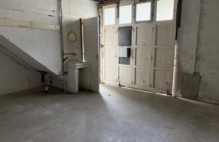 FONTENAY LE COMTE (85200) - CENTRE VILLE - APPARTEMENT DUPLEX RENOVE 3 CHAMBRES AVEC BALCON ET ANNEXES — photo 3