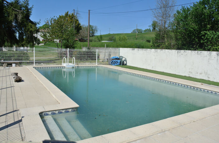 Bel ensemble immobilier avec 3 logements et deux piscines — photo 5