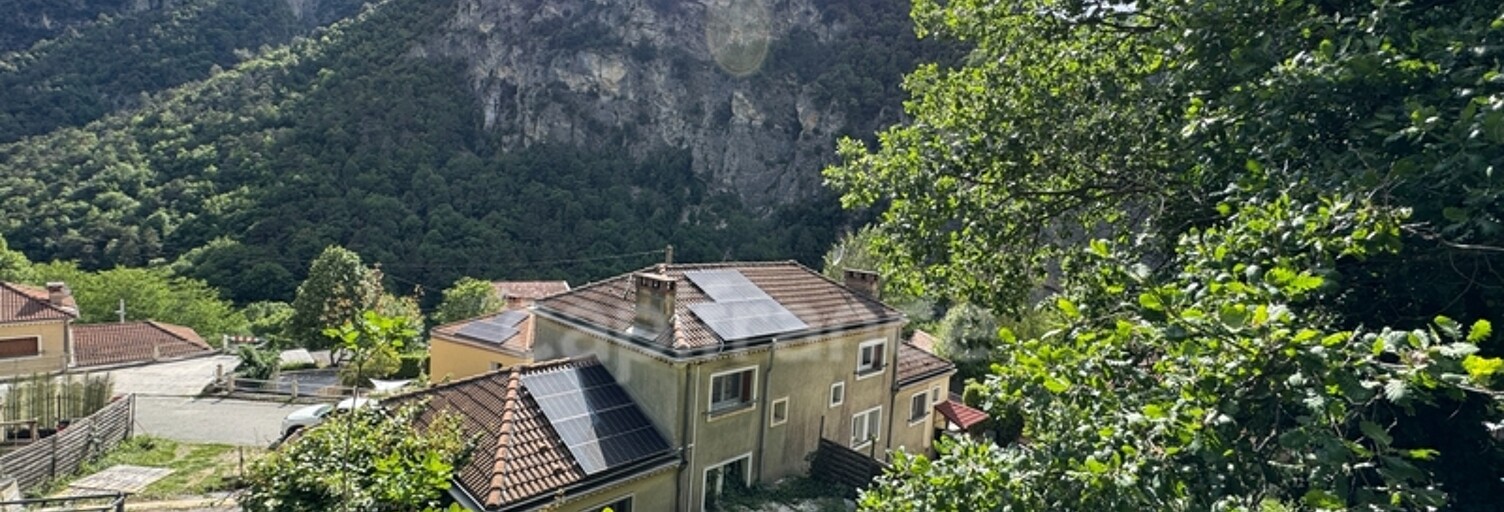 Maison 5 Pièces 104 m² à vendre à Clans (06420)