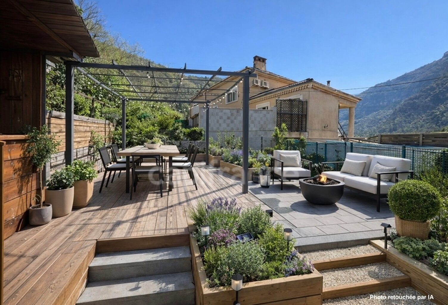 Maison mitoyenne + studio indépendant : 104 m2 au total + Garage fermée - CLANS (06) — photo 1