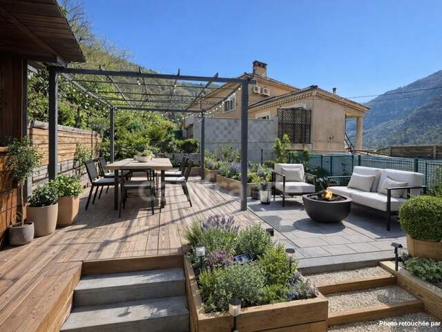 Maison mitoyenne + studio indépendant : 104 m2 au total + Garage fermée - CLANS (06) — photo du bien