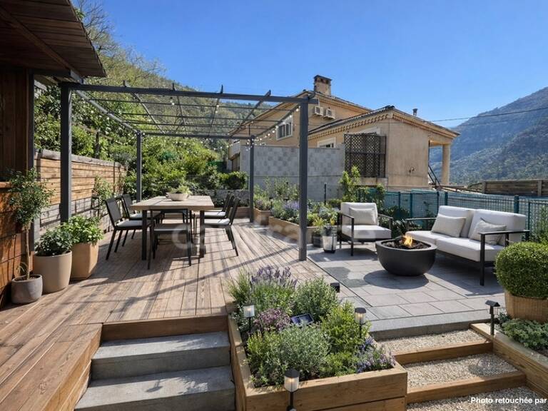 Maison mitoyenne + studio indépendant : 104 m2 au total + Garage fermée - CLANS (06) — photo 1