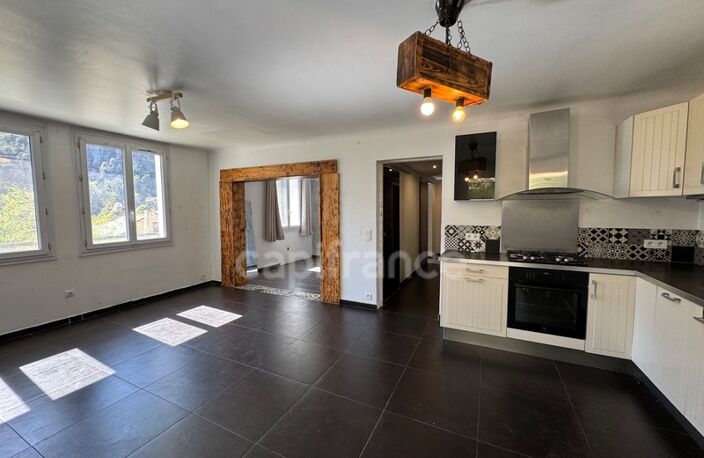 Maison mitoyenne + studio indépendant : 104 m2 au total + Garage fermée - CLANS (06) — photo 4