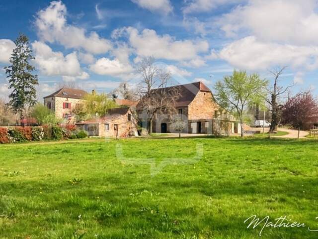 Domaine touristique de caractère au cœur d’une destination prisée du Lot — photo du bien