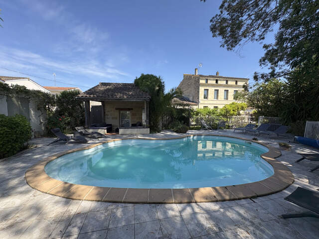 Propriété d'exception-maison de charme avec activité chambres d'hôtes et vue  sur les vignes — photo du bien