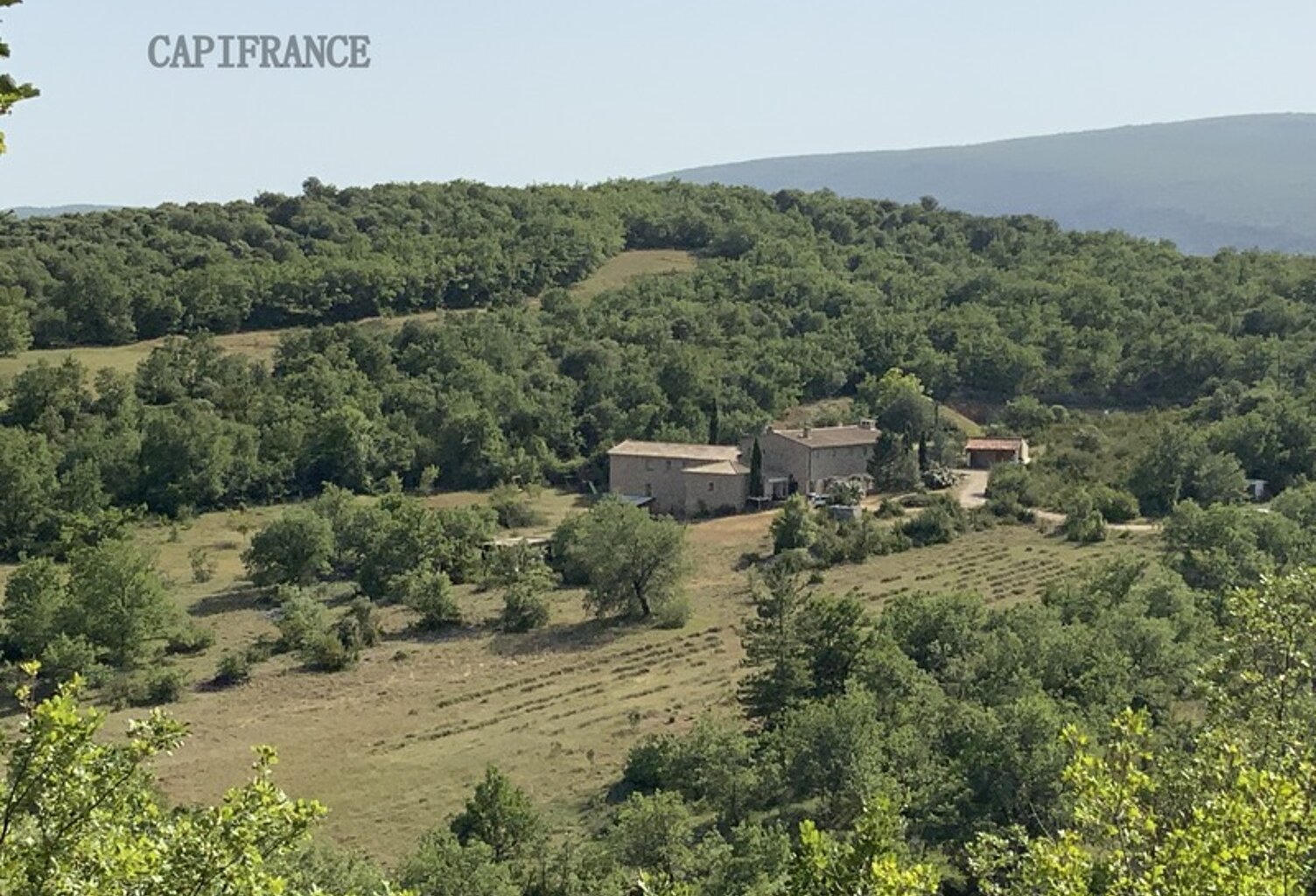 Propriété Gîtes et chambres d'hôtes 20 hA - 550 m2 à Banon — photo 1