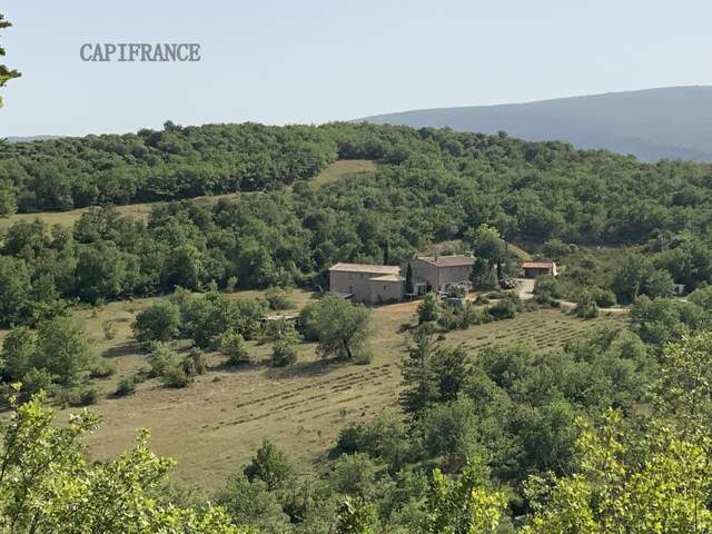 Propriété Gîtes et chambres d'hôtes 20 hA - 550 m2 à Banon — photo du bien